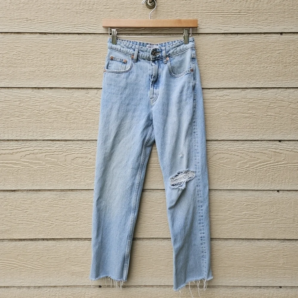 Zara light wash straight leg jeans with busted knee and raw hem size 2